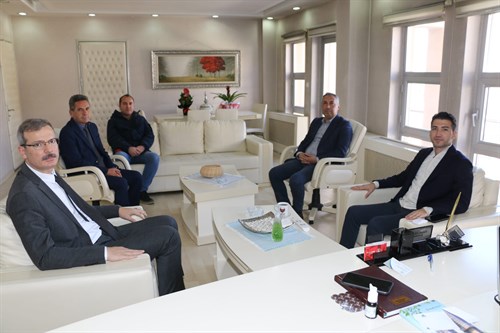 Adana İl Tarim ve Orman Müdürü Mehmet Nuri Kökçüoğlu ve beraberindeki heyet Kaymakamımız Hasan Ali Kurt'u makamında ziyaret etti