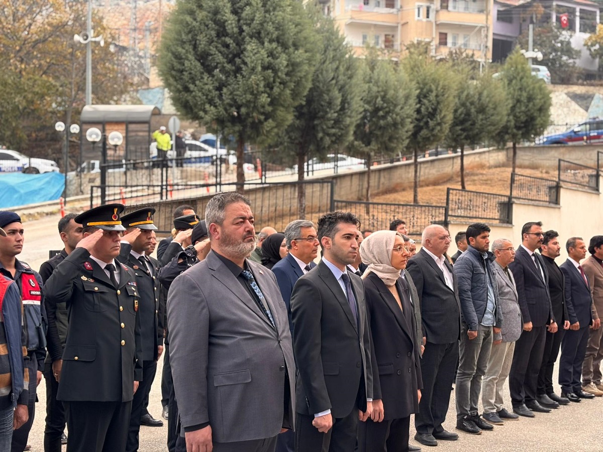 Gazi Mustafa Kemal Atatürk 10 Kasım’da Saygı ve Özlemle Anıldı